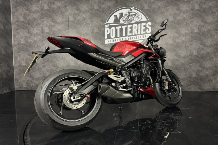 TRIUMPH STREET TRIPLE 765