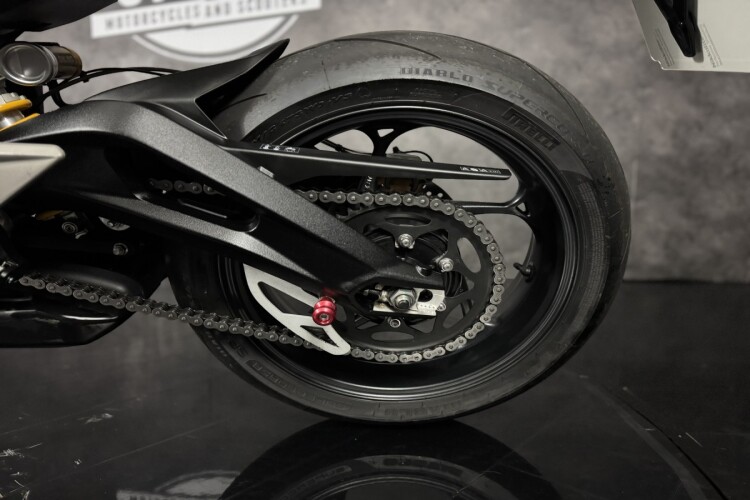 TRIUMPH STREET TRIPLE 765