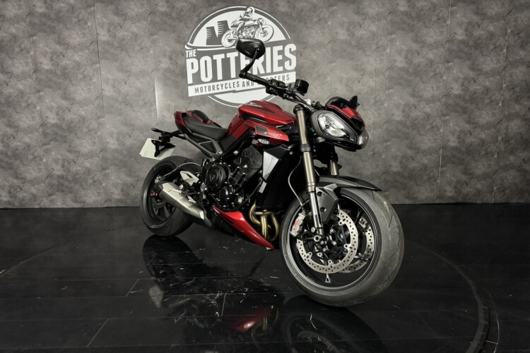 TRIUMPH STREET TRIPLE 765