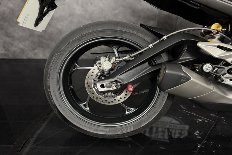 TRIUMPH STREET TRIPLE 765