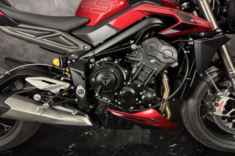 TRIUMPH STREET TRIPLE 765