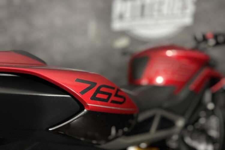 TRIUMPH STREET TRIPLE 765