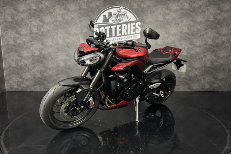 TRIUMPH STREET TRIPLE 765