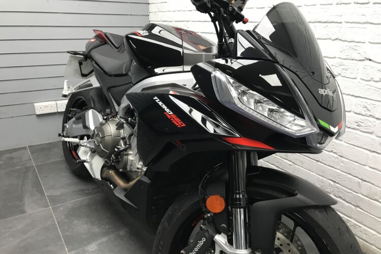 APRILIA TUONO 660