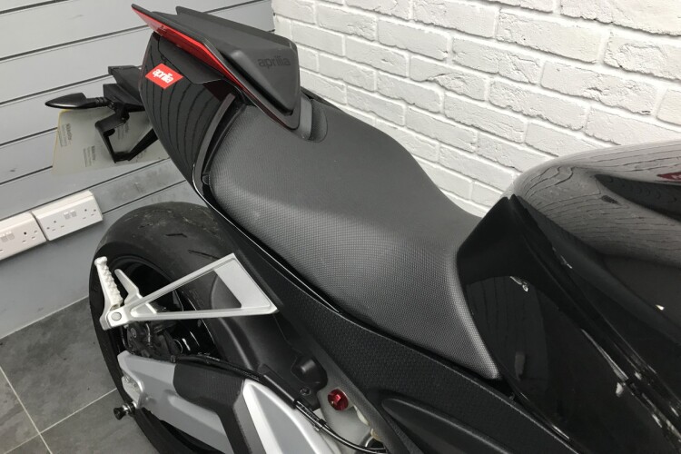 APRILIA TUONO 660