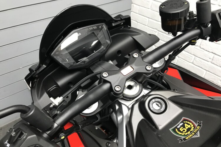 APRILIA TUONO 660