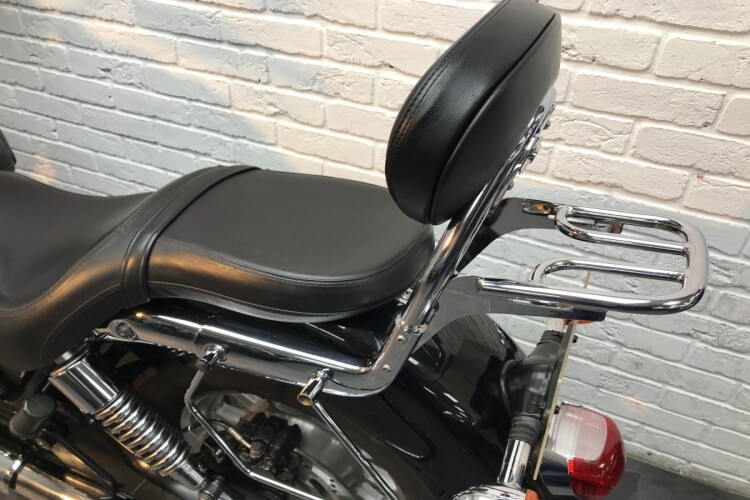 TRIUMPH BONNEVILLE AMERICA 865