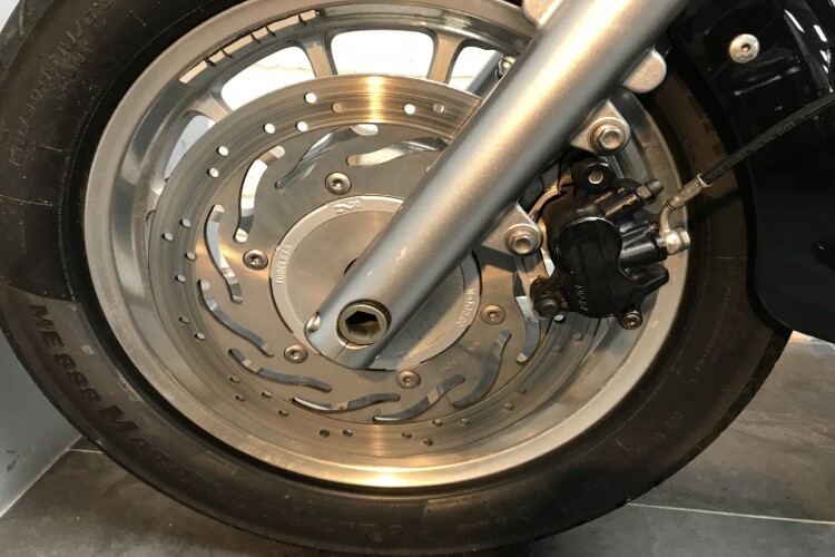 TRIUMPH BONNEVILLE AMERICA 865