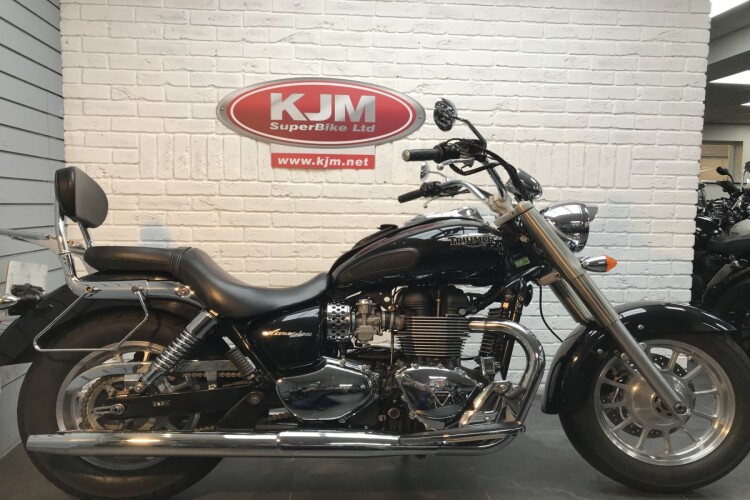 TRIUMPH BONNEVILLE AMERICA 865