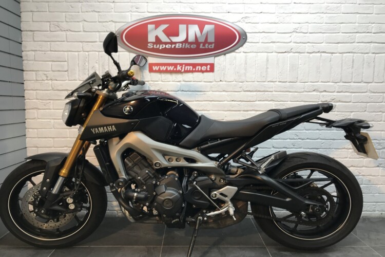 YAMAHA MT-09