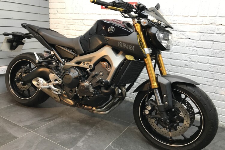 YAMAHA MT-09