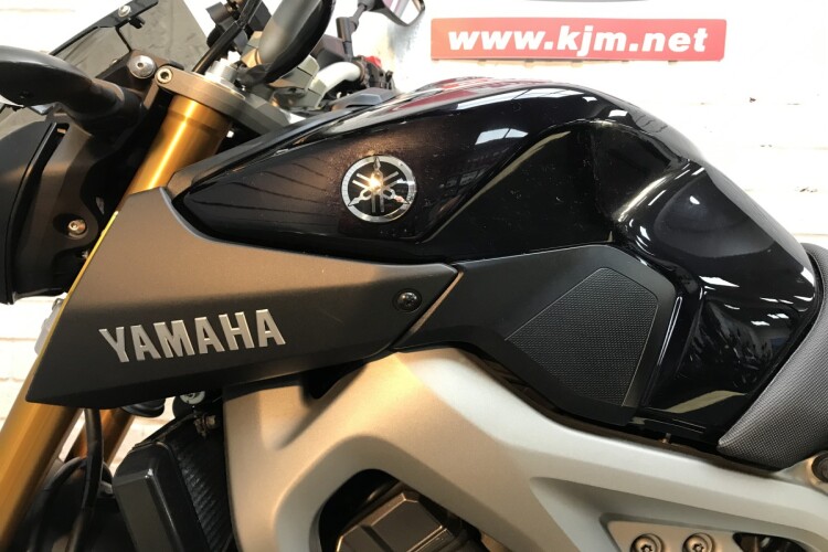YAMAHA MT-09