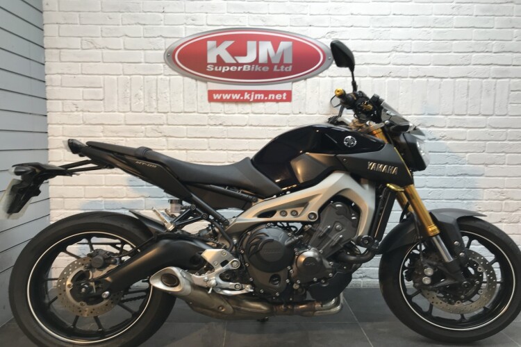 YAMAHA MT-09