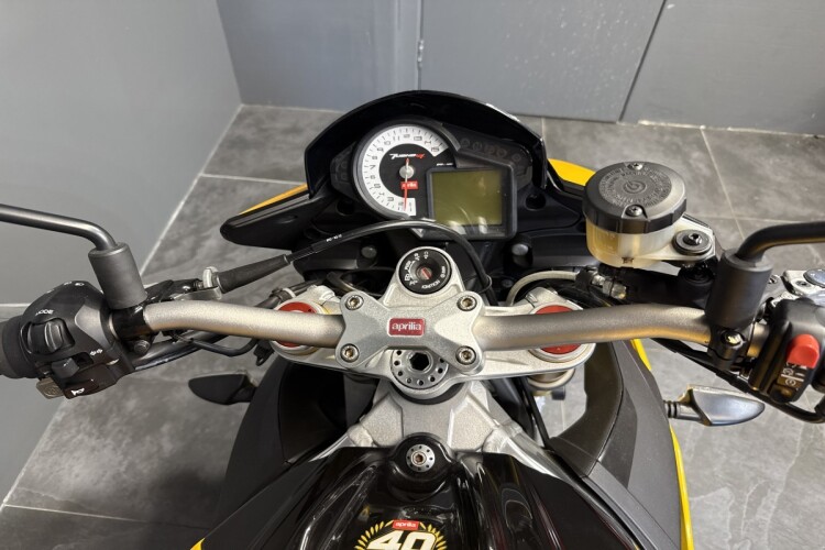 APRILIA TUONO 1000 V4
