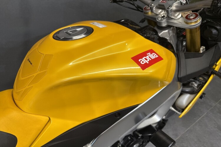 APRILIA TUONO 1000 V4