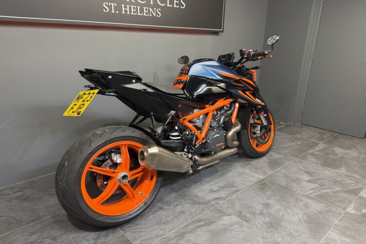 KTM 1290 SUPER DUKE R