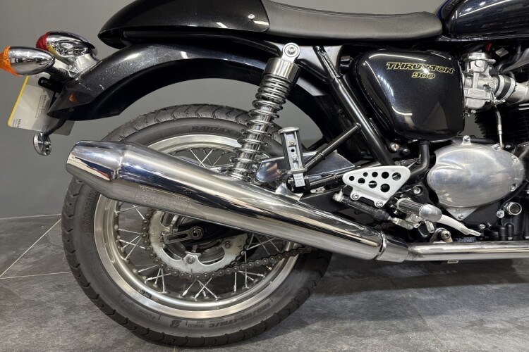 TRIUMPH THRUXTON 865