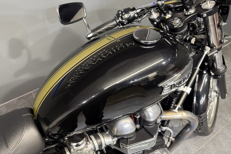 TRIUMPH THRUXTON 865