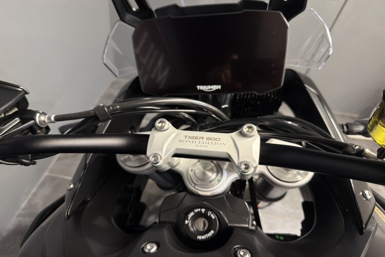 TRIUMPH TIGER 900