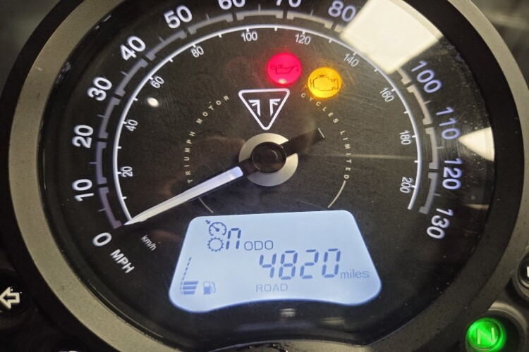 TRIUMPH SPEEDMASTER 1200