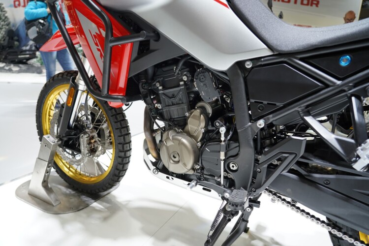 QJMOTOR SVT 650 X