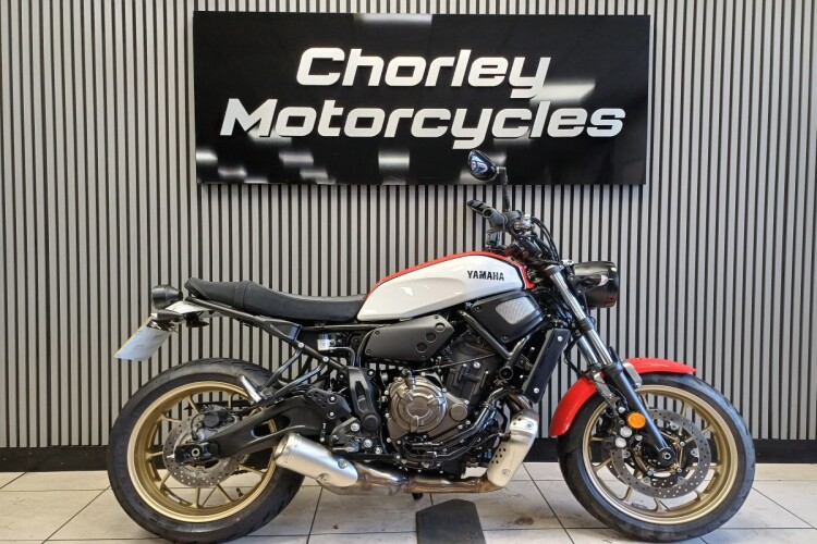 YAMAHA XSR700