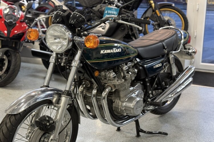 KAWASAKI Z900