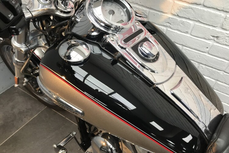 HARLEY-DAVIDSON SUPERGLIDE