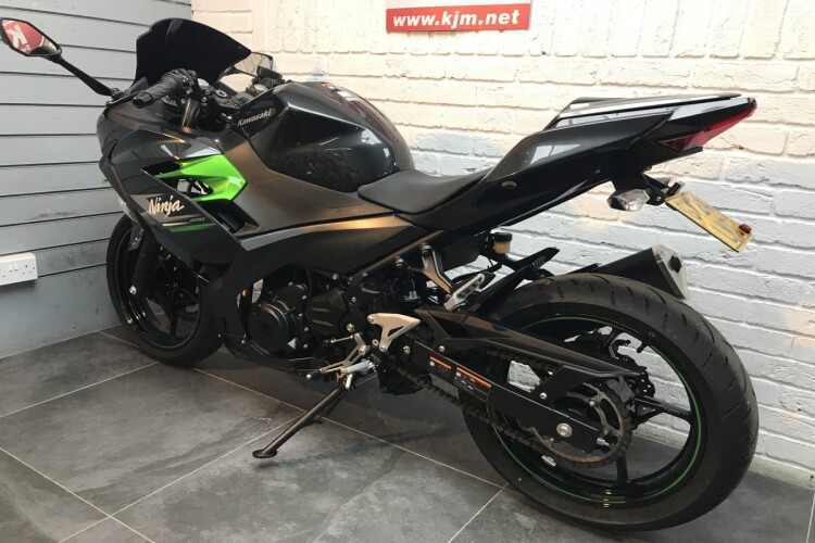 KAWASAKI NINJA 400