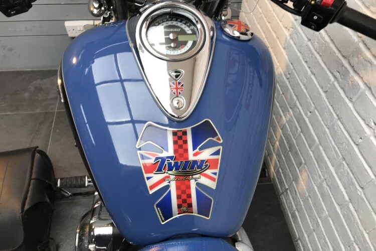 TRIUMPH THUNDERBIRD 1600