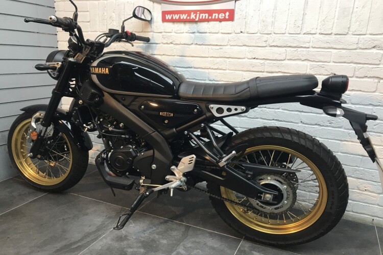 YAMAHA XSR125