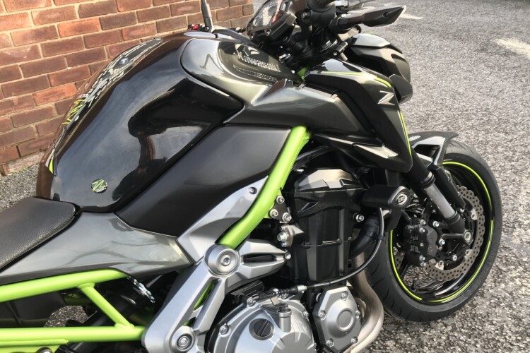 KAWASAKI Z900