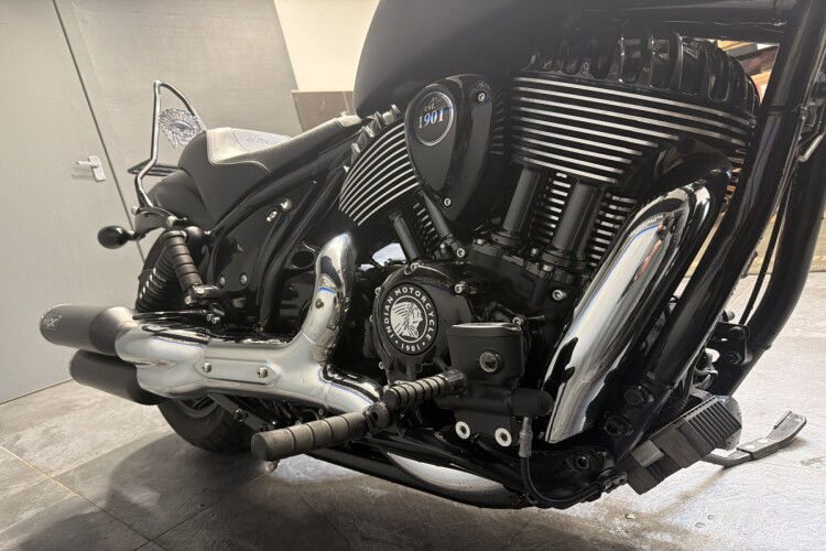 INDIAN CHIEFTAIN DARK HORSE