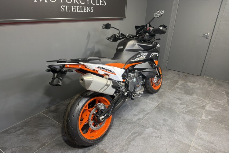 KTM 890 SMT