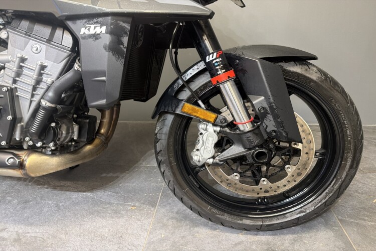 KTM 990 DUKE