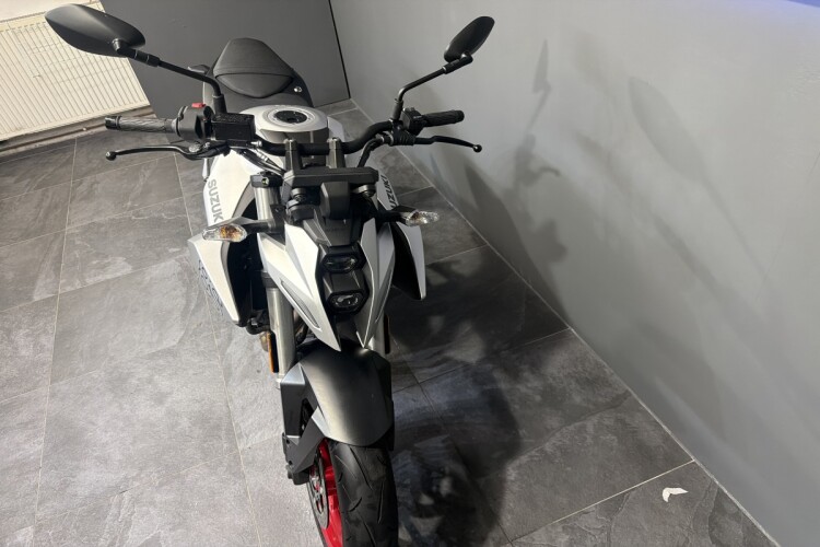 SUZUKI GSX-8S