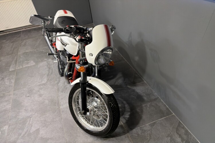 TRIUMPH THRUXTON 900