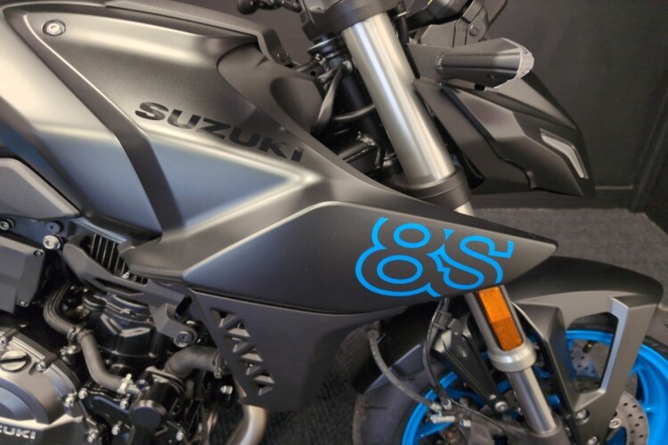 SUZUKI GSX-8S