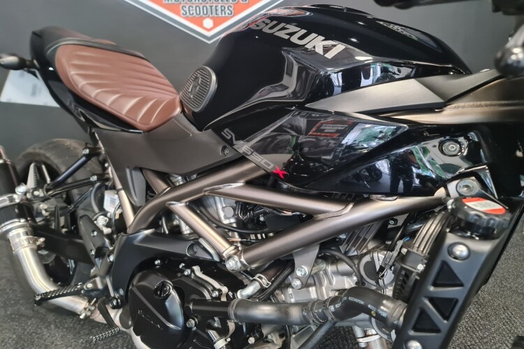 SUZUKI SV650X