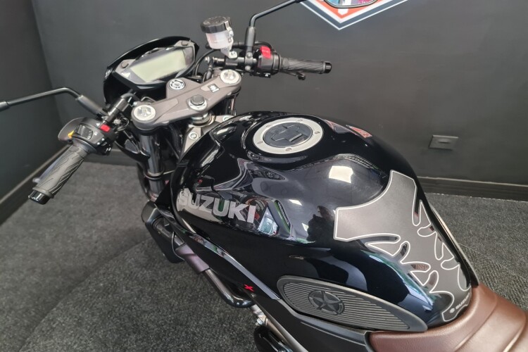SUZUKI SV650X