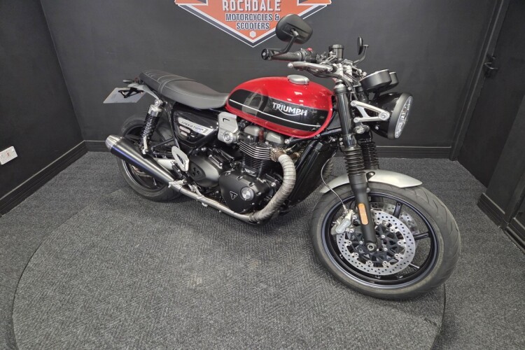TRIUMPH SPEED TWIN 1200