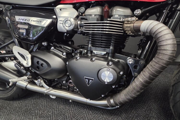 TRIUMPH SPEED TWIN 1200