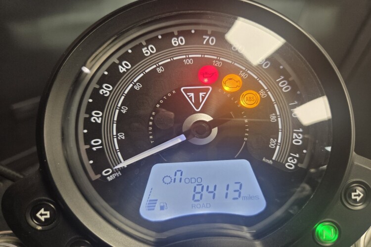 TRIUMPH SPEEDMASTER 1200