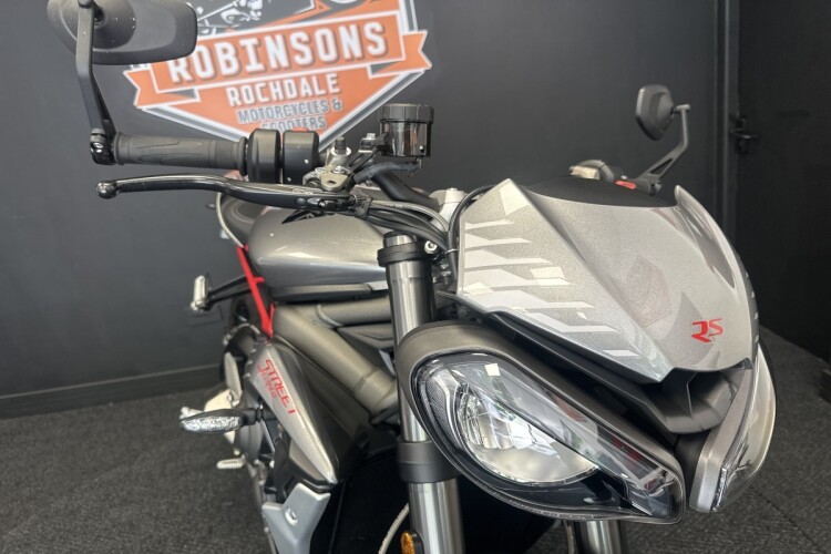 TRIUMPH STREET TRIPLE 765