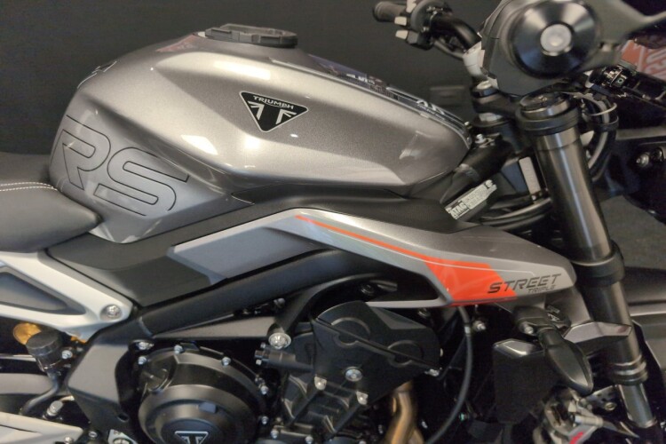 TRIUMPH STREET TRIPLE 765