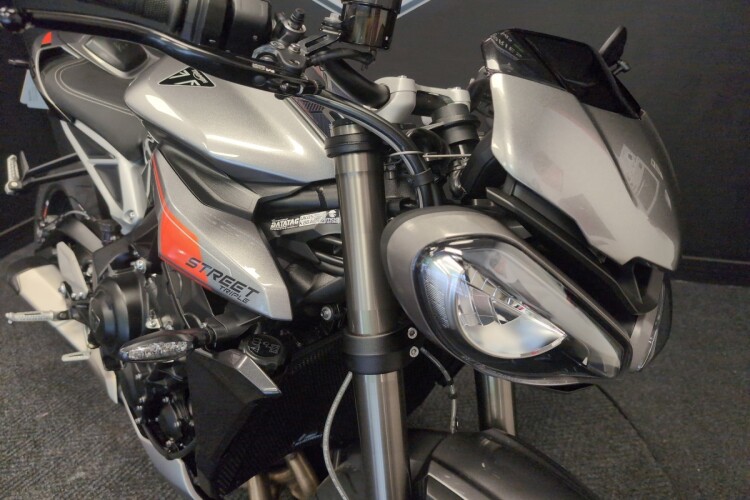 TRIUMPH STREET TRIPLE 765