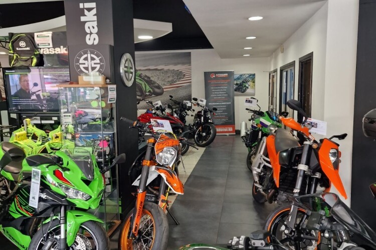 TRIUMPH STREET TRIPLE 765