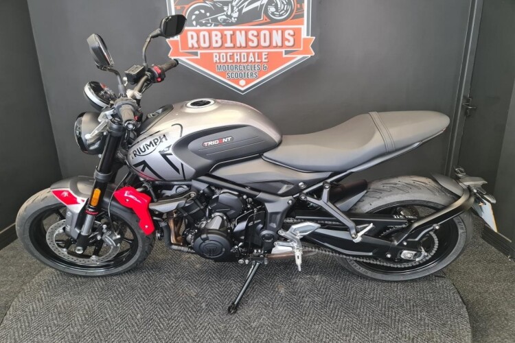 TRIUMPH TRIDENT 660