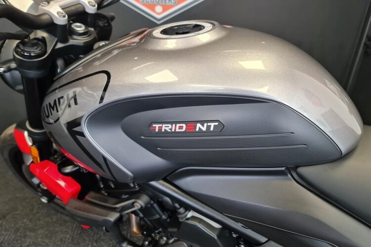 TRIUMPH TRIDENT 660