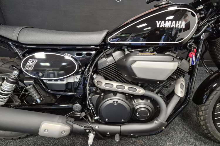 YAMAHA SCR 950